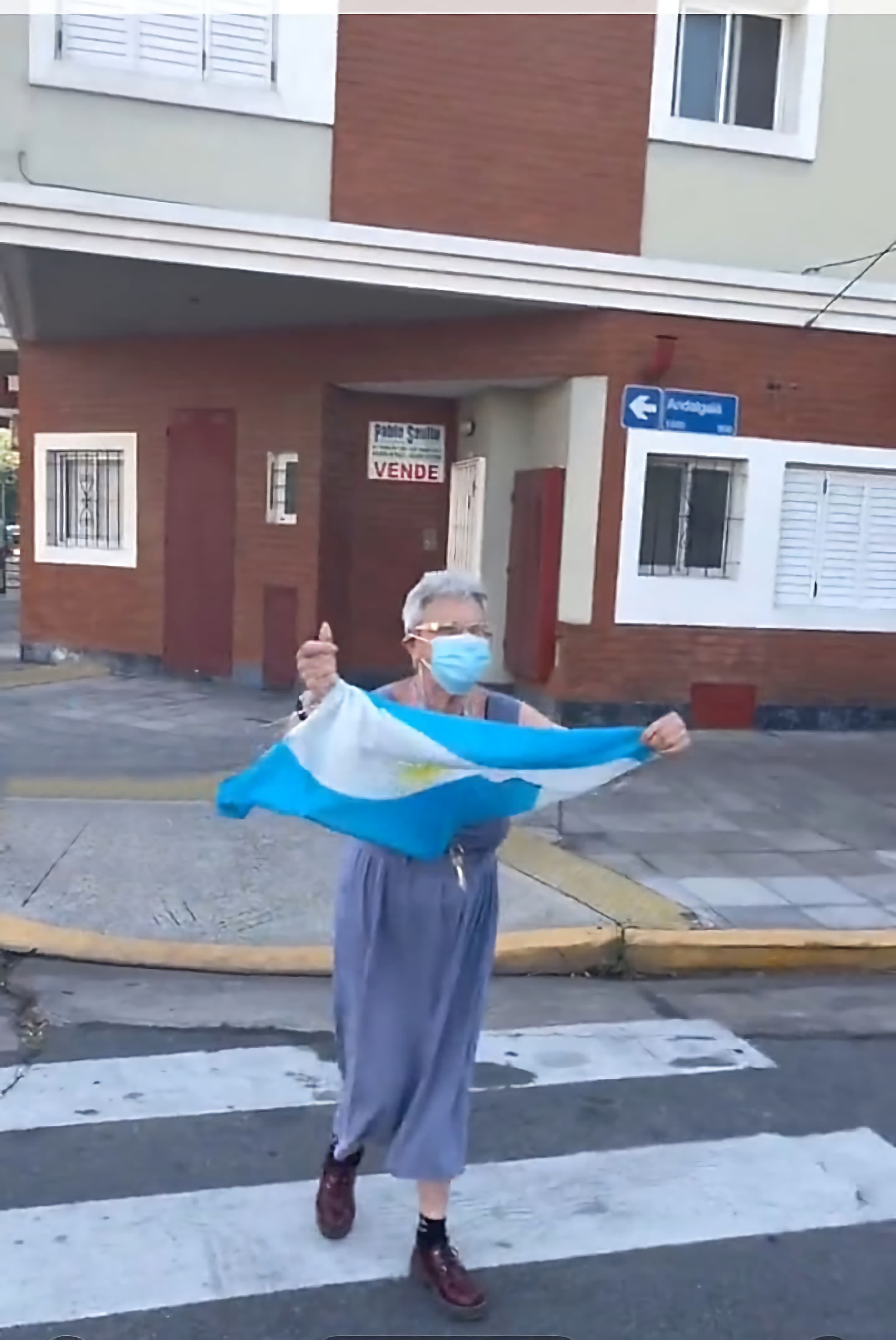 ABUELA LALALA (2022)